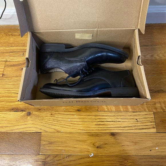 Shoes - Picture 1 of 4